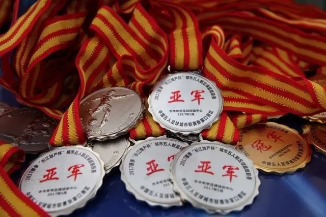 中国男篮胜利源于团结与坚持，未来充满希望