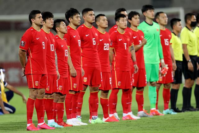 补水时间已到！英格兰VS阿根廷犯规数5-6 射门数0-0
