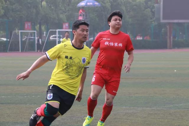 1.4亿预算就位！曼联敲定两大中场，全力寻觅第三人，科内进入视野